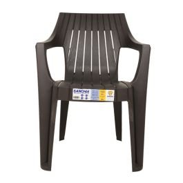 Silla de polipropileno con brazos café Sanchia